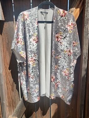 Do Everything in Love Open Floral Kimono, Pre-loved in Excellent Condition, OS